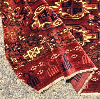 Antique yomud chuval with older spacious drawing good natural colors and a very nice skirt panel. Unfortunately someone needed a patch and cut a piece out. Let’s hope that patch was for  ...