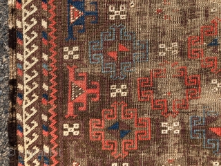 Antique small Baluch rug with an archaic spacious memling gul design and vivid old colors. Al natural colors including strong reds and eye catching light blues. Overall low pile with heavy oxidation  ...