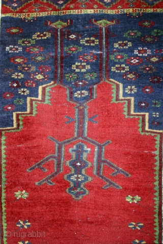 Central Anatolian Prayer Rug with a design that shows Ladik influences,but is certainly an anonymus village weaving. 165x114 cm.W/W. Around 1900.
Very good condition with only small, restricted spots of foundation.Full pile all  ...
