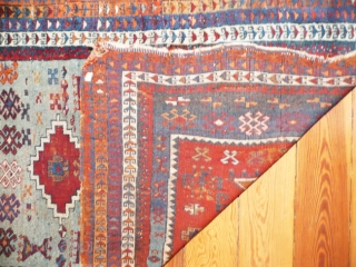 Turkish prayer rug,w/w.115x90 cm. Cankiri-area, dates from first q.19th.c. Depicts the anthropomorphic form also found on tombstones in the region. Compare with the sample in Turkish Handwoven Carpets, cat.3, 0220, only this  ...