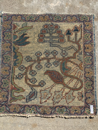 For the sampler collector!  A small 18" x 19" Mahal sampler in very good condition
Cotton warps and blue wefts.  Ends stablized.  Contact at grtex131@gmail.com      