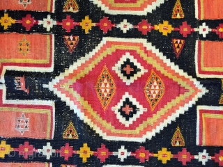 North African kilim Trabelsi recalling the origin of its weavers.Libyans from Tripolitania immmigrated to the mining towns around Redeyef, in south-west Tunisia shortly after the Italian occupation in 1912.  
4''-11' x  ...