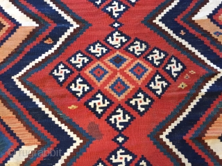 A striking Qashqai Kashkouli bridal kilim original ends ( small stain).
Size :4'9'' x 7'4''                   