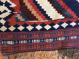 A striking Qashqai Kashkouli bridal kilim original ends ( small stain).
Size :4'9'' x 7'4''                   