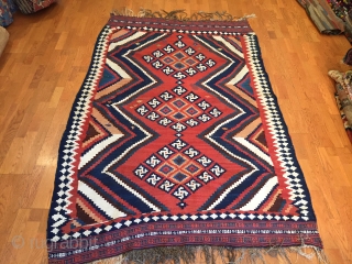 A striking Qashqai Kashkouli bridal kilim original ends ( small stain).
Size :4'9'' x 7'4''                   