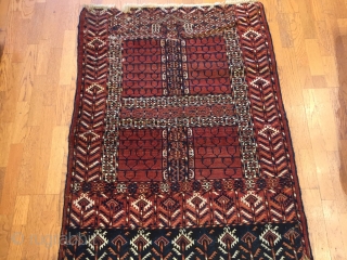 This is a superb early Tekke Ensi with a remarkable brown skirt.
Size 3'-4" x4'-4"                   