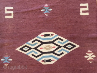 A early and very finely knotted southwest Chimayo weaving.
Size : 28'' x55''                     