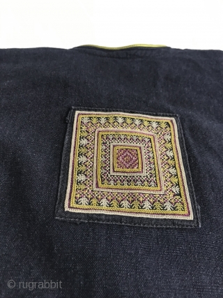 Vintage Yao Child's Tunic from the '70s in very good condition. If you collect this category, this is a good example. More Info https://wovensouls.com/products/1375-vintage-yao-tribal-embroidery-textile-art-childs-tunic-costume

NO LONGER AVAILABLE.       