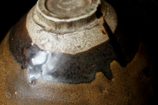 Antique Japanese early Taisho era (1912-26) seto tenmoku chawan tea bowl from Aichi Prefecture in southern Japan near Nagoya. Mid chestnut brown tenmoku ‘hare’s fur’ glaze over a dark brown underglaze. Size  ...