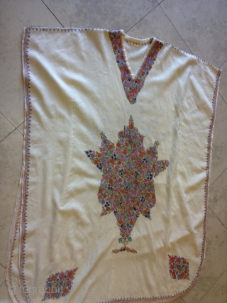 kashmirian clothing early twentieth century silk on woll mint condition .this type of embroidery  apperars on kashmir shal              