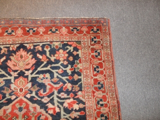 Small Heriz 104x140cm.
Very nice small Heriz in good condition. All natural colours.

                     