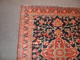 Small Heriz 104x140cm.
Very nice small Heriz in good condition. All natural colours.

                     