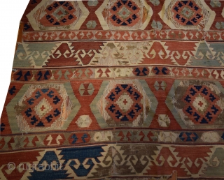 Fine Antique Anatolian Kilim

Sivrihisar Kelle

Size 390x175 cm

Age Ca, 1910                        
