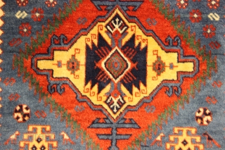 Erivan Rug

size : 113x0,76 cm                            