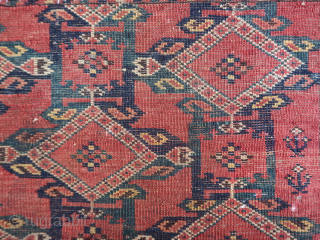 Old and beautiful Beshir Khorjin of a rare type (55 cm x 45 cm)
Pictures taken outdoor in direct and indirect sunlight.
Colors difficult to catch, especially the green.
Few repairs and sides roughly stopped ...