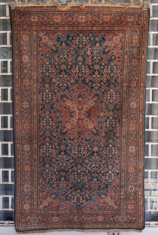 Old and colorful Mahal (206 cm. x 121 cm.)
Very good condition but very dusty, just needs a bath to shine again...
Shipping worldwide at cost
Just ask at: ygissinger@yahoo.fr      