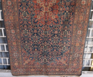 Old and colorful Mahal (206 cm. x 121 cm.)
Very good condition but very dusty, just needs a bath to shine again...
Shipping worldwide at cost
Just ask at: ygissinger@yahoo.fr      
