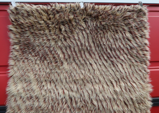 Unique and beautiful long pile moroccan? rug (180 cm. x 125 cm. / 6 ft. x 4,1 ft.)
Possibly reduced in lenght, uneven wear, heavier than a bear's skin. More pictures and details ...