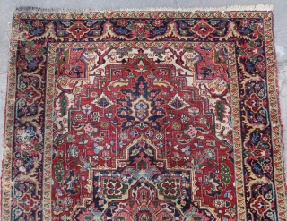 Old Heriz carpet (280 cm. x 190 cm.)
As found condition direct from a french estate. In need of a deep cleaning and some repairs, but complete in size.
Bargain price, shipping worldwide at  ...