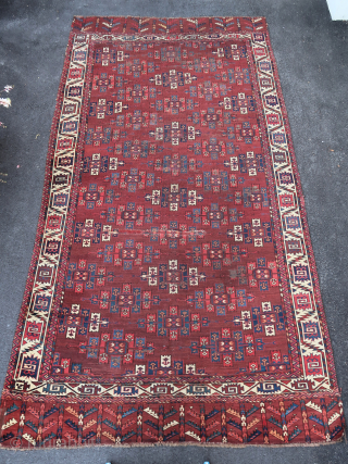 Older and better than most Yomud main carpet (317 cm. x 167 cm.)
Pictures speak louder than words imho.
Outstanding piece, saturated colors and tall güls.
Spacious and fluid drawing in a rare non-diagonal disposition,  ...