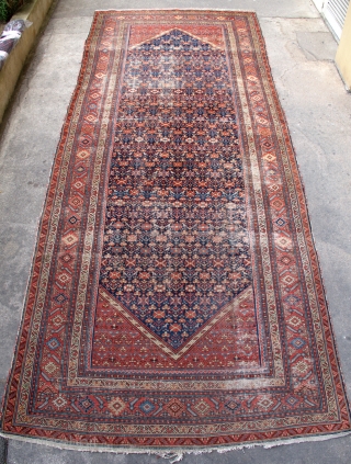 Beautiful and big Malayir Kelleh (approx. 476cm x 206cm) as found condition, very dusty, some wear but complete and original, excepted an old reovercasting of the selvedges now almost gone.

Price unrelated to  ...