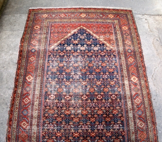 Beautiful and big Malayir Kelleh (approx. 476cm x 206cm) as found condition, very dusty, some wear but complete and original, excepted an old reovercasting of the selvedges now almost gone.

Price unrelated to  ...