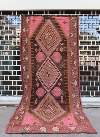Armenian Shirvan kilim dated (323 cm. x 147 cm.)
A rare and good armenian folk piece
Overall good condition, excepted that the upper border is missing.
Not expensive, for more info please message me directly  ...