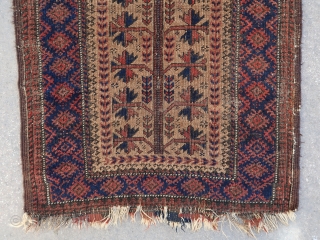 Attractive and old Baluch tree prayer rug with hands and amulets (123 cm. x 72 cm. without skirts) Typical baluch weaving, complete, good dyes, condition visible on pics. Rustic and personal thing  ...