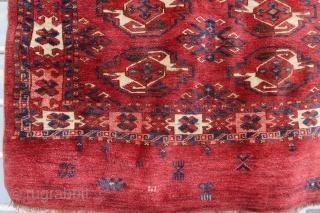 Old and beautiful Ersari / Kizil Ayak chuval face in very good condition (126 cm x 83 cm). Unusual random elements displayed in the skirt.
Beautiful saturated dyes and high pile all over.  ...