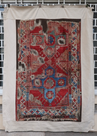 Rare, Old and colorful Konya fragment (dimensions of the fragment: 175 cm x 113 cm)
Museum quality mounting on a dark ground, velcro on 4 sides, ready to display.
Don't hesitate to ask HD  ...