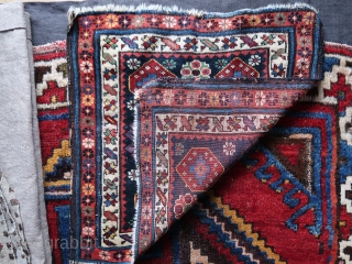 Delicate, unusual and colorful Varamin bagface ( 57 cm x 56 cm)
Condition visible on pictures                  