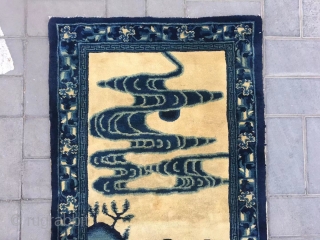 Chinese Baotou rug, about 120 years, there is a Chinese idiom called "washing a horse in the willow forest", according to the idyllic mood of the idiom composition of the pattern.size 78*158cm(30*62”) 