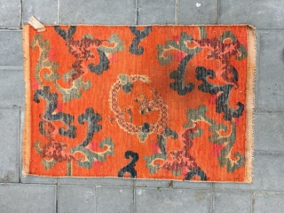 Tibetan rug, Orange background with bat pattern, surrounded by the bat veins. Very nice rug, good age and condition. Size 88*60cm(34*23”)            