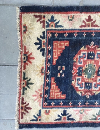 Tibetan rug, blue background with single group flower pattern. Wool warp and weft. Late Qing Dynasty. Good age and condition.63*76cm(25*30”)             