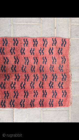 Tibetan rug, red color with tiger veins. More than 120 years old. Good age and condition.
Size 133*74cm(52*29”)

This is contemporary / fake. Please post only antique pieces. Thanks!      