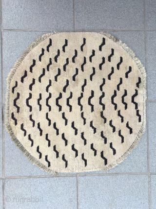 #2045 Tibet rug, light camel background with tiger veins , very special shape, it used on the worship table in temple.size 60*60cm(23*23") wool warp and weft


Fake       