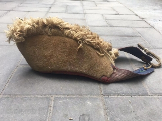 Tibetan lama hat, very rare one, it is the fifteenth century Tibetan famous Gelug school lamas in the religious ceremony of the hat. The crescent-shaped hat is made of thick wool, cotton  ...