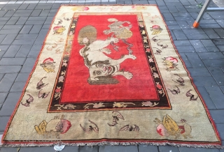 Chinese Xinjiang rug, red background with  little lion pattern, fruit veins selvage, the pronunciation of “tai Shi”, means an official position in ancient China. Good age and condition. Size 180*285cm(70*111”)  