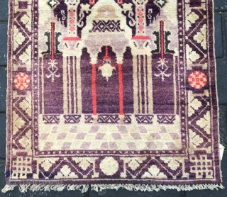 #2040 Chinese Baotou rug, it is a prayer rug by Moslem. Good age and quality. Size 118*73cm(46*28")

                