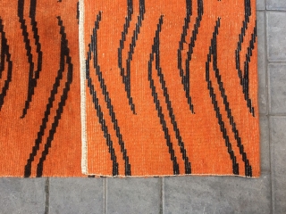Fake Tibet rug, nice tiger veins ,good condition.  It with low price . Size 92*180cm(36*70”)                 