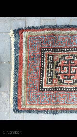 Tibet rug, green background with three medallion veins. Good age and condition. Size 88*168cm(34*66”)                   