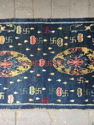 #2019 Tibet rug, blue background with two group flowers, around with lucky cloud and 卍 veins.the veins turning in clockwise, buddhahism think that clockwise directtion turning is luck.this  symbolizeing permanent good  ...