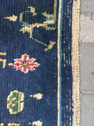 #2019 Tibet rug, blue background with two group flowers, around with lucky cloud and 卍 veins.the veins turning in clockwise, buddhahism think that clockwise directtion turning is luck.this  symbolizeing permanent good  ...