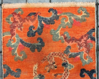 betan rug, Orange background with bat pattern, surrounded by the bat 
veins. Very nice rug, good age and condition. Size 88*60cm(34*23”)            