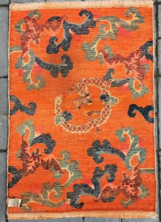 betan rug, Orange background with bat pattern, surrounded by the bat 
veins. Very nice rug, good age and condition. Size 88*60cm(34*23”)            