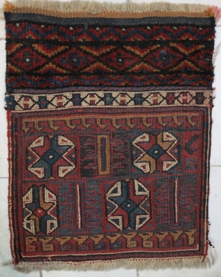 A fragment Bakhtiyari face bag Soumac size: 37 x 30 price: POR                     
