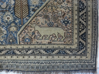 A beautiful Qhashqhai with great design wool on wool age: about 120 years old size: 200 x 141 cm price: SOLD
            