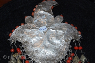 A BEAUTIFUL 19TH CENTURY SILVER UZBEK ORNAMENT FROM BUKHARAH. ITS IN A VERY GOOD CONDITION. IT'S IN A VERY GOOD CONDITION WITH CORAL, TOURQUOISE AND CORNALINE
FOR MORE INFORMATIONS, KINDLY MAIL ME  