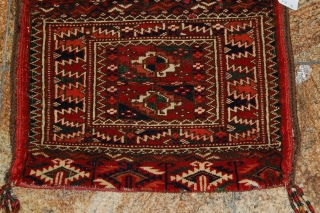 beautiful turkmen carpet donkey beg. it is in a very great condition with natural colours as you can see inthe pictures. for more informations, kindly contact me      