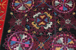 beautiful khirghiz embroidery in a very good condition with beautiful colours. for more informations, please contact me                